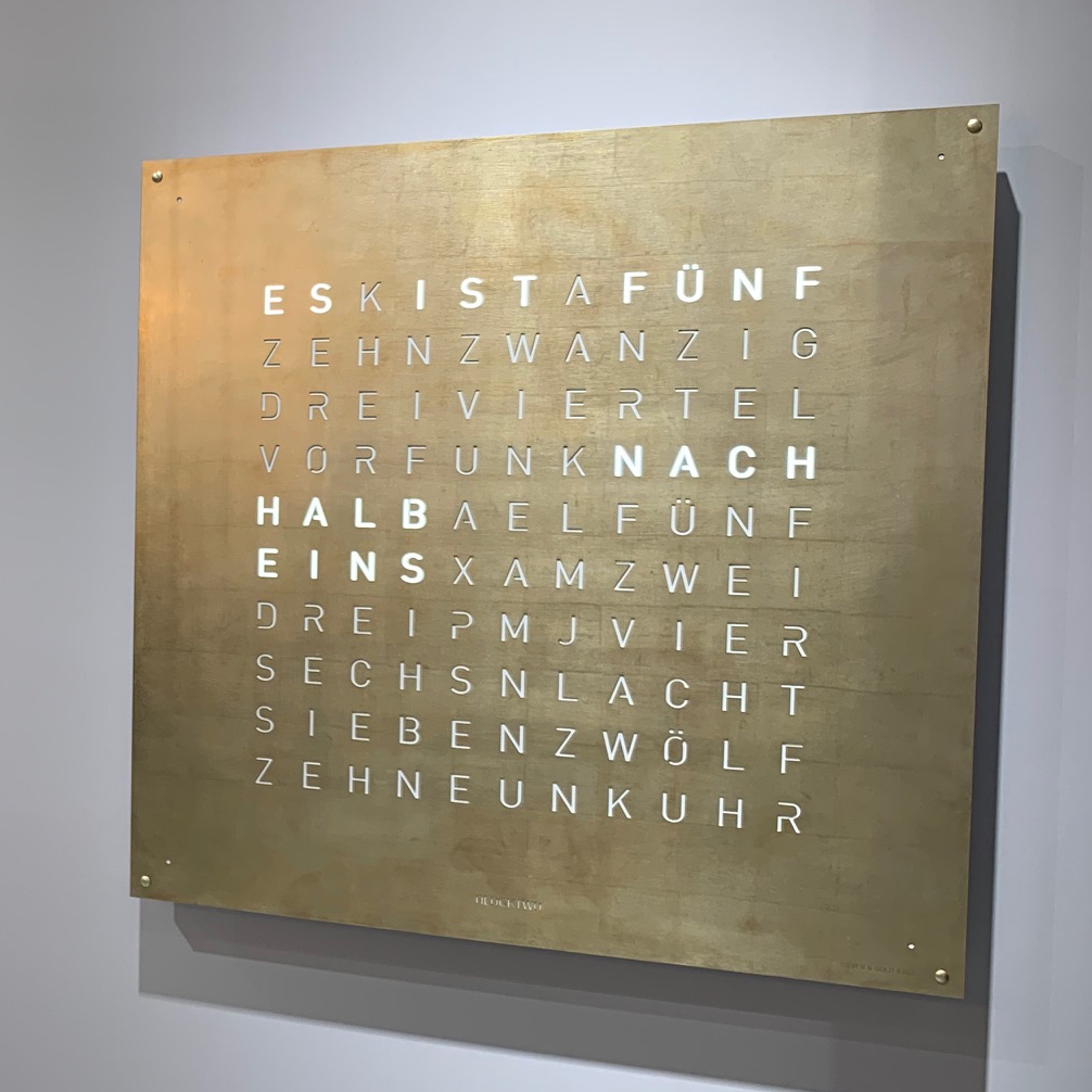 Qlocktwo - der zeitlose Blickfang